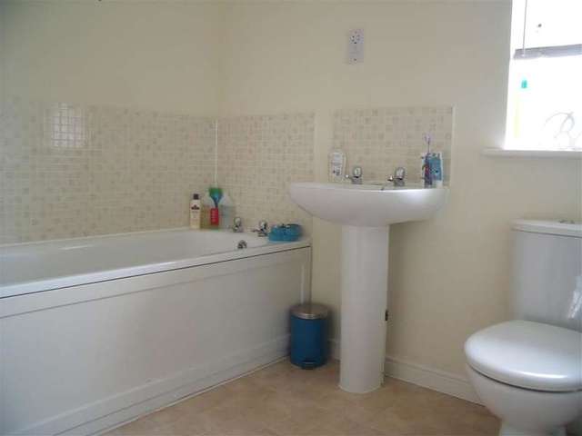  Image of 3 bedroom End of Terrace for sale in Faulkner Gardens Wick Littlehampton BN17 at Littlehampton West Sussex Littlehampton, BN17 6GS