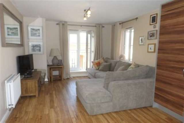  Image of 2 bedroom Flat to rent in Ffordd James Mcghan Cardiff CF11 at Cardiff, CF11 7JT