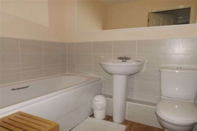  Image of 2 bedroom Flat to rent in Ffordd James Mcghan Cardiff CF11 at Cardiff, CF11 7JT