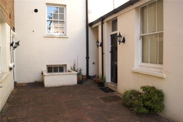  Image of 1 bedroom Flat to rent in St. Georges Terrace Cheltenham GL50 at Gloucestershire, GL50 3PT