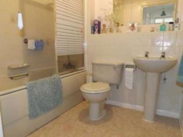  Image of 1 bedroom Flat for sale in Pinewood Court Fleet GU51 at Fleet Hampshire Fleet, GU51 3BG