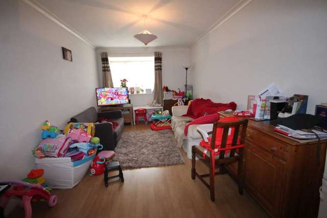  Image of 1 bedroom Flat for sale in Frobisher Road Erith DA8 at Frobisher Road  Erith, DA8 2PT
