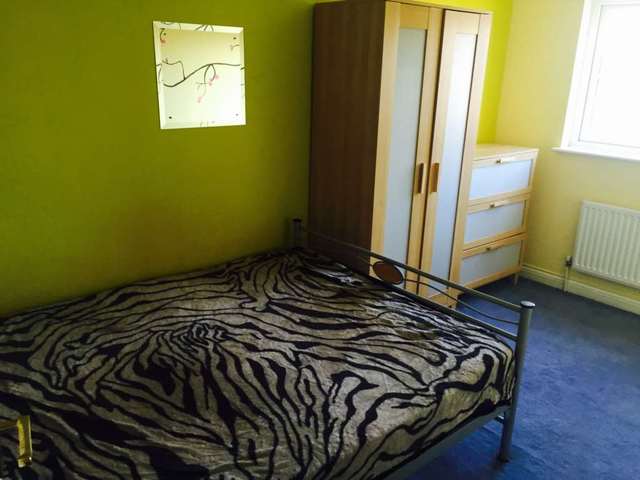  Image of 3 bedroom Detached house to rent in Galleons Drive Barking IG11 at Galleons Drive Barking Barking, IG11 0GU