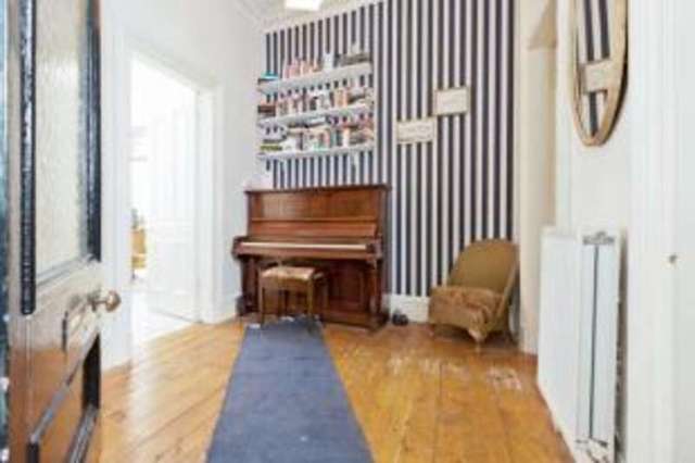  Image of 1 bedroom Flat for sale in Garthland Drive Dennistoun Glasgow G31 at Glasgow Lanarkshire Birkwood, G31 2RE