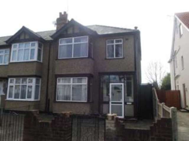  Image of 3 bedroom End of Terrace for sale in Heath Park Road Heath Park Romford RM2 at Gidea Park  Gidea Park, RM2 5XH
