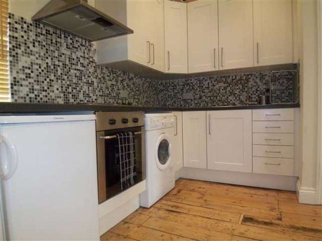  Image of 1 bedroom Apartment to rent in Goldings Hill Loughton IG10 at Loughton, IG10 2RW