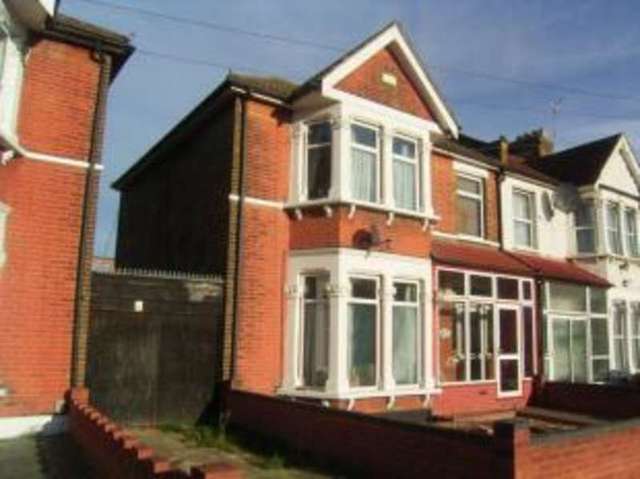  Image of 4 bedroom End of Terrace for sale in Castleton Road Goodmayes Ilford IG3 at Goodmayes Ilford Seven Kings, IG3 9QP