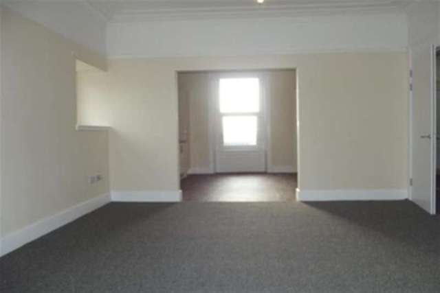  Image of 3 bedroom Flat to rent in Grahamshill Street Airdrie ML6 at Airdrie, ML6 7EN