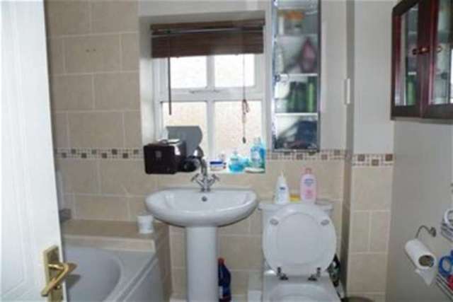  Image of 3 bedroom Semi-Detached house to rent in Grendon Way Sutton-in-Ashfield NG17 at Sutton-in-Ashfield, NG17 3EW