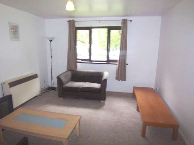  Image of 2 bedroom Apartment to rent in Grinstead Road London SE8 at Inwen Court, Grinstead Road Deptford London, SE8 5BN