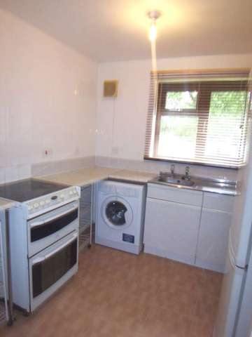  Image of 2 bedroom Apartment to rent in Grinstead Road London SE8 at Inwen Court, Grinstead Road Deptford London, SE8 5BN