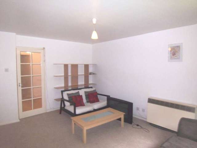  Image of 2 bedroom Apartment to rent in Grinstead Road London SE8 at Inwen Court, Grinstead Road Deptford London, SE8 5BN