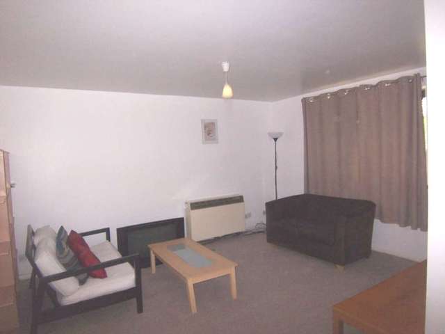  Image of 2 bedroom Apartment to rent in Grinstead Road London SE8 at Inwen Court, Grinstead Road Deptford London, SE8 5BN