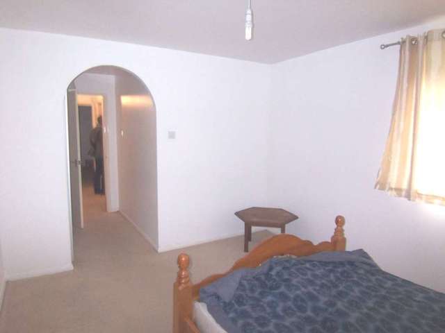  Image of 2 bedroom Apartment to rent in Grinstead Road London SE8 at Inwen Court, Grinstead Road Deptford London, SE8 5BN