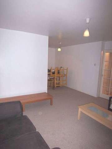  Image of 2 bedroom Apartment to rent in Grinstead Road London SE8 at Inwen Court, Grinstead Road Deptford London, SE8 5BN