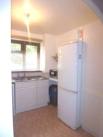  Image of 2 bedroom Apartment to rent in Grinstead Road London SE8 at Inwen Court, Grinstead Road Deptford London, SE8 5BN