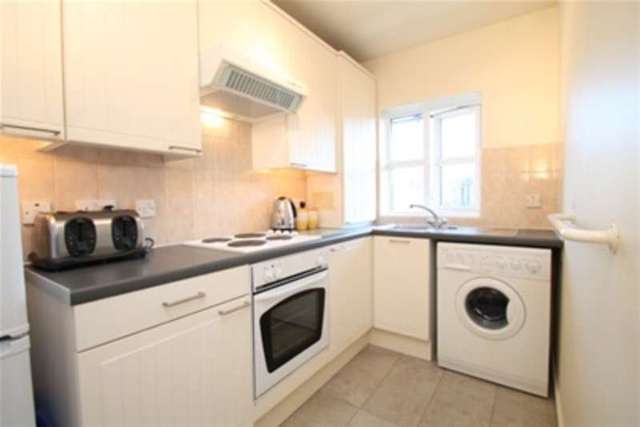  Image of 2 bedroom Flat to rent in Halley Gardens London SE13 at London, SE13 5PA