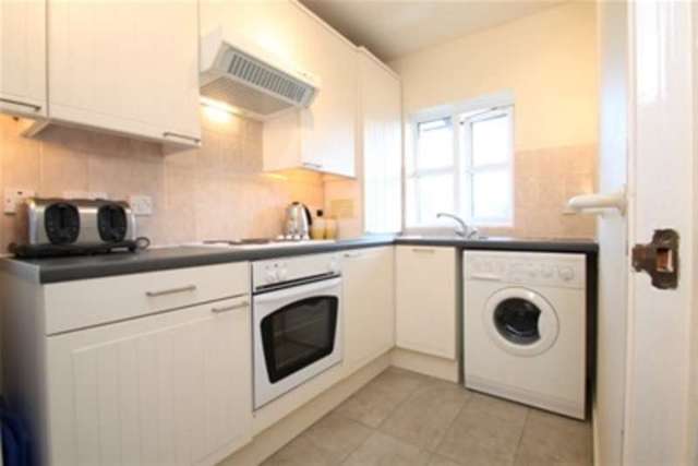 Image of 2 bedroom Flat to rent in Halley Gardens London SE13 at London, SE13 5PA