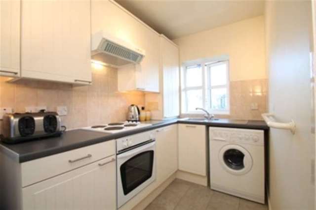 Image of 2 bedroom Flat to rent in Halley Gardens London SE13 at London, SE13 5PA
