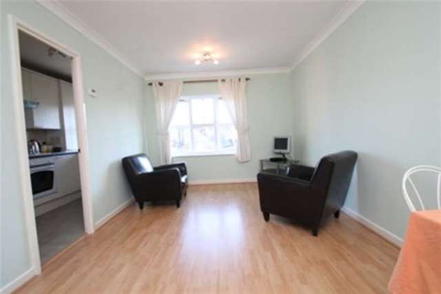  Image of 2 bedroom Flat to rent in Halley Gardens London SE13 at London, SE13 5PA