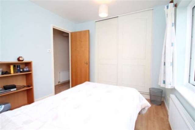  Image of 2 bedroom Flat to rent in Halley Gardens London SE13 at London, SE13 5PA