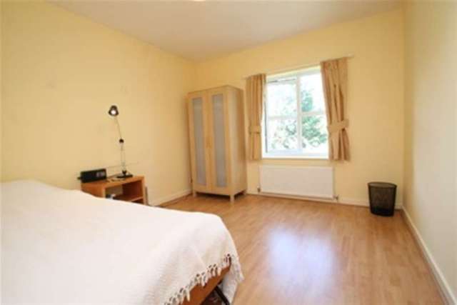  Image of 2 bedroom Flat to rent in Halley Gardens London SE13 at London, SE13 5PA
