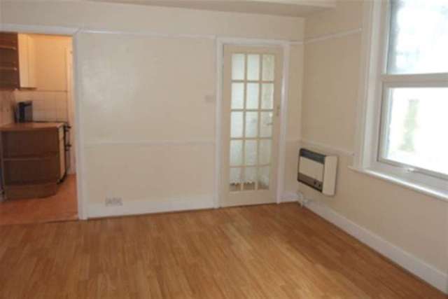  Image of Studio flat to rent in Hamstel Road Southend-on-Sea SS2 at Southend-on-Sea, SS2 4LB