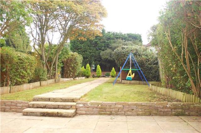  Image of 4 bedroom Semi-Detached house to rent in Avenue Road Harold Wood Romford RM3 at Harold Wood Romford Harold Wood, RM3 0SU