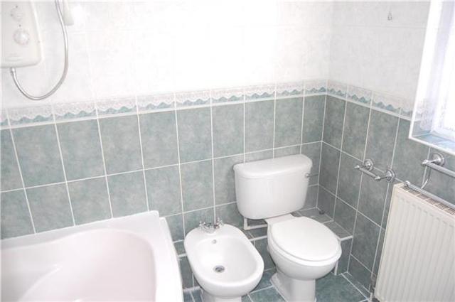  Image of 4 bedroom Semi-Detached house to rent in Avenue Road Harold Wood Romford RM3 at Harold Wood Romford Harold Wood, RM3 0SU