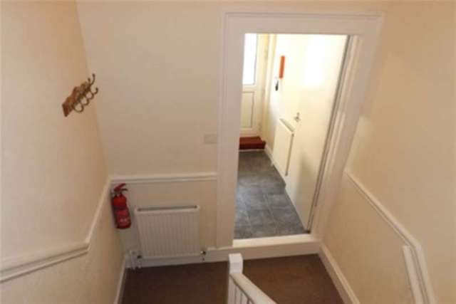 Image of 2 bedroom Flat to rent in Haystone Place Plymouth PL1 at Plymouth, PL1 5DU
