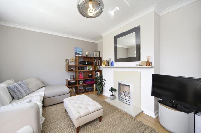  Image of 1 bedroom Property for sale in North Side Wandsworth Common London SW18 at Henry Harrison Court  Wandsworth Common North Side, SW18 2SR