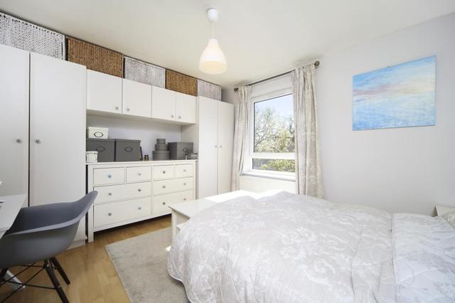  Image of 1 bedroom Property for sale in North Side Wandsworth Common London SW18 at Henry Harrison Court  Wandsworth Common North Side, SW18 2SR