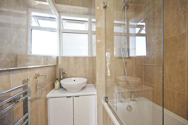  Image of 1 bedroom Property for sale in North Side Wandsworth Common London SW18 at Henry Harrison Court  Wandsworth Common North Side, SW18 2SR