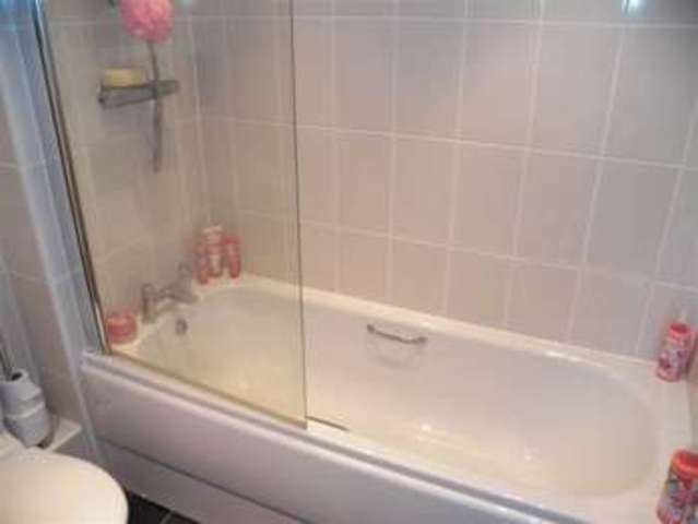  Image of 1 bedroom Flat for sale in Heol Cae Tynewydd Loughor Swansea SA4 at Heol Cae Tynewydd Loughor Loughor, SA4 6PW