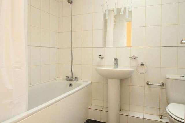  Image of 1 bedroom Flat to rent in High Street Sutton SM1 at Sutton, SM1 1NU