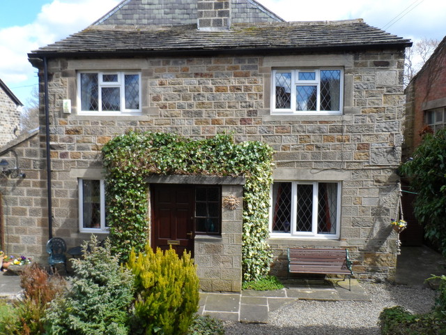 Image of 2 bedroom Cottage to rent in Holland Mount Bramhope Leeds LS16 at Holland Mount Bramhope Leeds, LS16 9BB