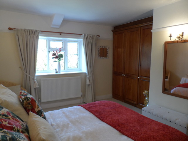  Image of 2 bedroom Cottage to rent in Holland Mount Bramhope Leeds LS16 at Holland Mount Bramhope Leeds, LS16 9BB