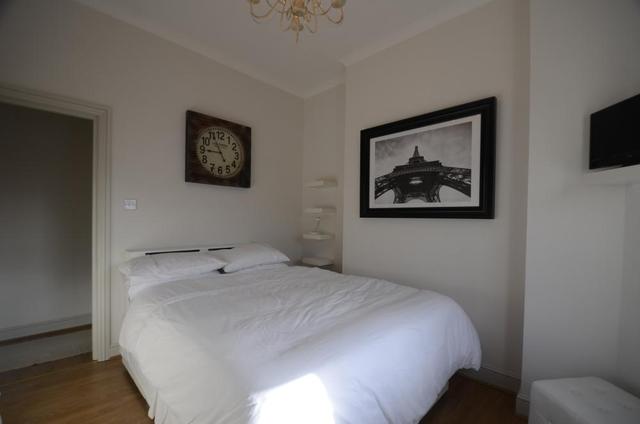  Image of 2 bedroom Flat to rent in Holland Road London W14 at Holland Road  London, W14 8HP