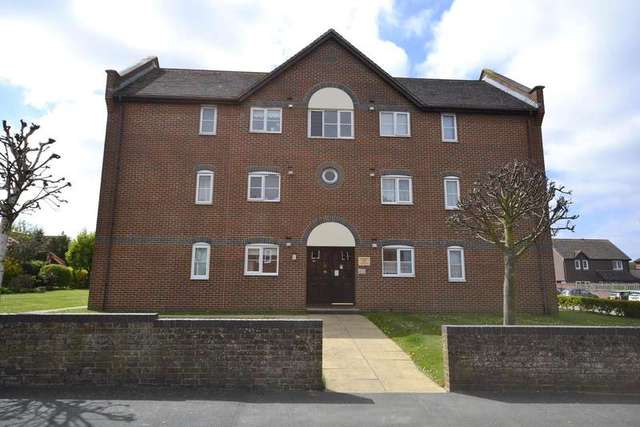  Image of 1 bedroom Flat to rent in Hastings Road Bexhill-on-Sea TN40 at 37 Hastings Road  Bexhill On Sea, TN40 2LX