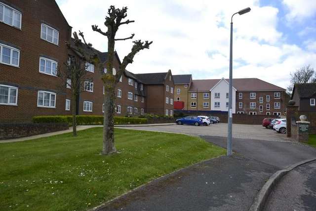  Image of 1 bedroom Flat to rent in Hastings Road Bexhill-on-Sea TN40 at 37 Hastings Road  Bexhill On Sea, TN40 2LX