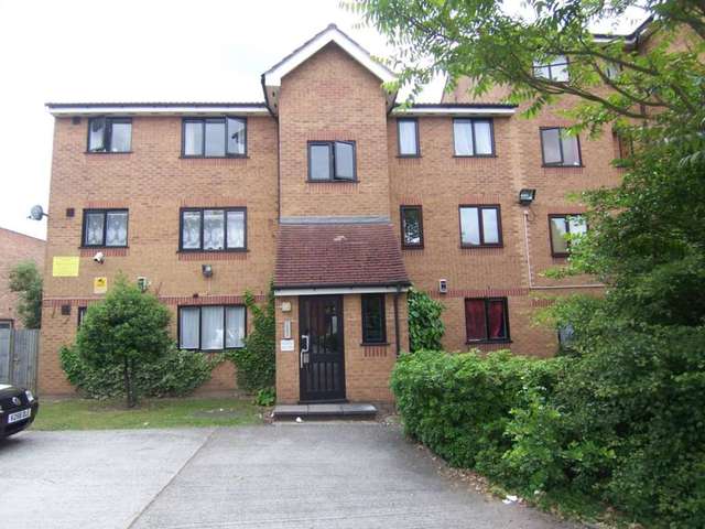  Image of 1 bedroom Apartment to rent in Grinstead Road London SE8 at Inwen Court, Grinstead Road Deptford London, SE8 5BJ