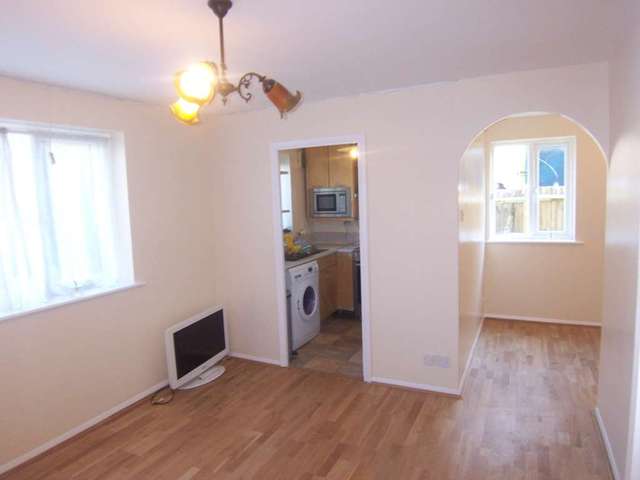  Image of 1 bedroom Apartment to rent in Grinstead Road London SE8 at Inwen Court, Grinstead Road Deptford London, SE8 5BJ