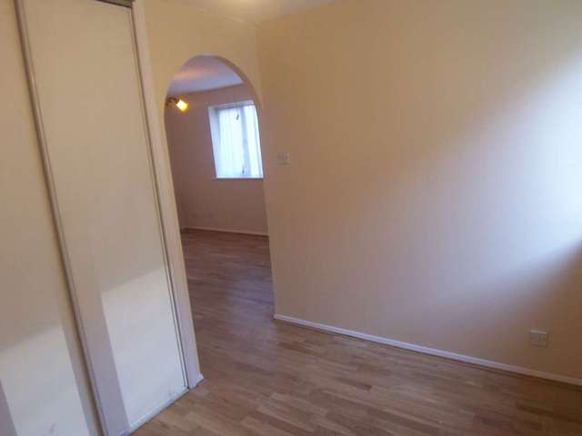  Image of 1 bedroom Apartment to rent in Grinstead Road London SE8 at Inwen Court, Grinstead Road Deptford London, SE8 5BJ