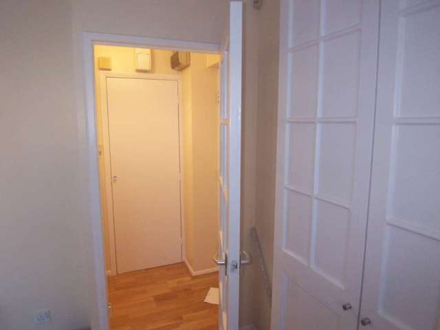  Image of 1 bedroom Apartment to rent in Grinstead Road London SE8 at Inwen Court, Grinstead Road Deptford London, SE8 5BJ