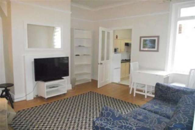  Image of 2 bedroom Flat to rent in Hazelwood Avenue Jesmond Newcastle upon Tyne NE2 at Newcastle upon Tyne, NE2 3HX