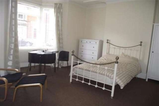  Image of 2 bedroom Flat to rent in Hazelwood Avenue Jesmond Newcastle upon Tyne NE2 at Newcastle upon Tyne, NE2 3HX