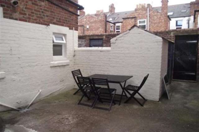  Image of 2 bedroom Flat to rent in Hazelwood Avenue Jesmond Newcastle upon Tyne NE2 at Newcastle upon Tyne, NE2 3HX