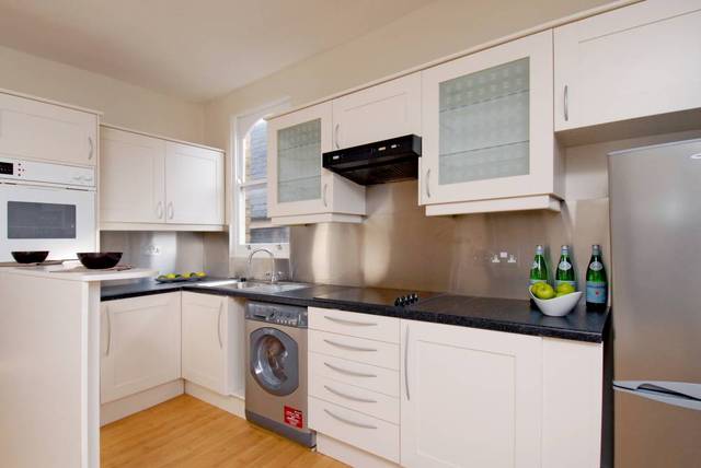  Image of 2 bedroom Property to rent in Kensington Park Road London W11 at Kensington Park Road  London, W11 2ER