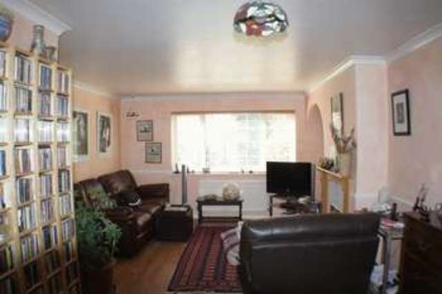  Image of 5 bedroom Semi-Detached house for sale in Kingfisher Drive Woodley Reading RG5 at Kingfisher Drive Woodley Reading, RG5 3LH