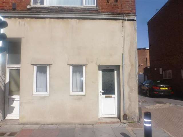 Image of 1 bedroom Ground Flat for sale in Kingston Road Portsmouth PO2 at Portsmouth Hampshire Portsmouth, PO2 7PD